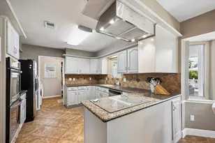 10730 Cedar Creek Dr, Houston, TX 77042 - Photo 12