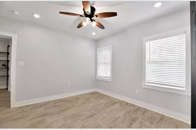 1606 Avenue L, Galveston, TX 77550 - Photo 10