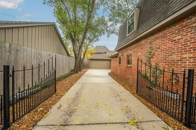 14610 Carolcrest Drive, Houston, TX 77079 - Photo 4