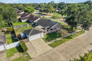 15703 Blackhawk Blvd, Friendswood, TX 77546 - Photo 4