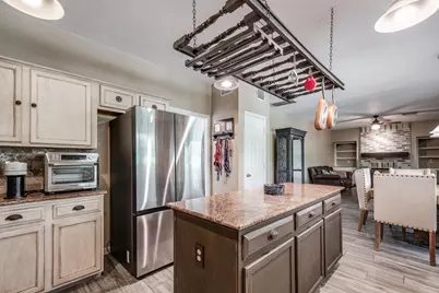 1015 Highlands Woods Drive, Highlands, TX 77562 - Photo 14