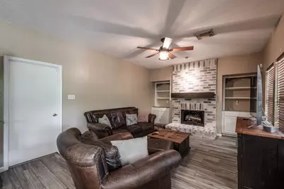 1015 Highlands Woods Drive, Highlands, TX 77562 - Photo 10