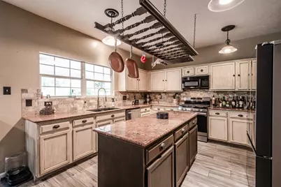 1015 Highlands Woods Drive, Highlands, TX 77562 - Photo 12
