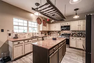 1015 Highlands Woods Dr, Highlands, TX 77562 - Photo 12