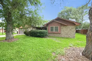 2901 Del Monte Ave, Bay City, TX 77414 - Photo 2