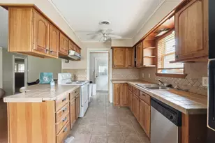 2901 Del Monte Ave, Bay City, TX 77414 - Photo 6