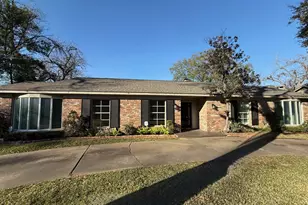 4726 Ivanhoe St, Houston, TX 77027 - Photo 2