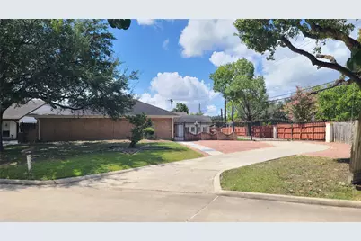 902 Ashford Parkway, Houston, TX 77077 - Photo 2