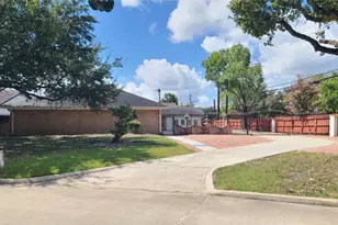 902 Ashford Pkwy, Houston, TX 77077 - Photo 2