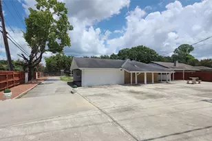 902 Ashford Pkwy, Houston, TX 77077 - Photo 4