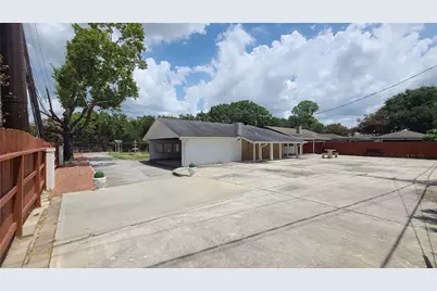 902 Ashford Parkway, Houston, TX 77077 - Photo 6