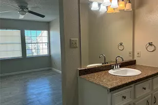 11917 Bob White Dr, Houston, TX 77035 - Photo 10