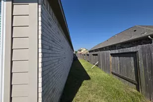 10401 Birch Peak Dr, Rosharon, TX 77583 - Photo 18