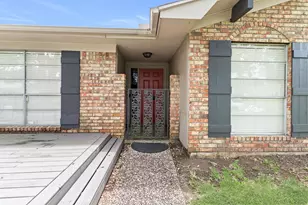 5885 Pinkstaff Ln, Beaumont, TX 77706 - Photo 6