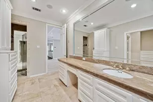 2 S Briar Hollow Ln, Houston, TX 77027 - Photo 20