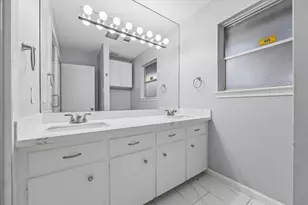 12419 Overcup Dr, Houston, TX 77024 - Photo 20