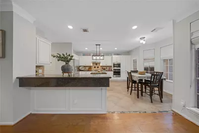 79 N Cochrans Green Circle, The Woodlands, TX 77381 - Photo 6