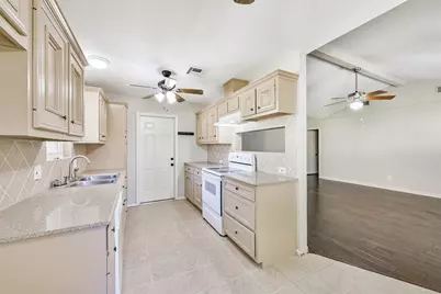 405 Linda Lane, Friendswood, TX 77546 - Photo 10