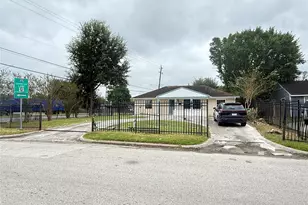 7562 Thurow St, Houston, TX 77087 - Photo 2