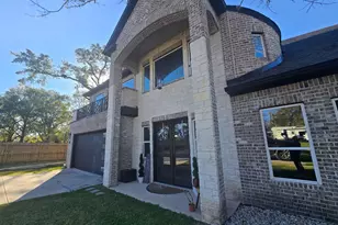 206 Elm St, Highlands, TX 77562 - Photo 4