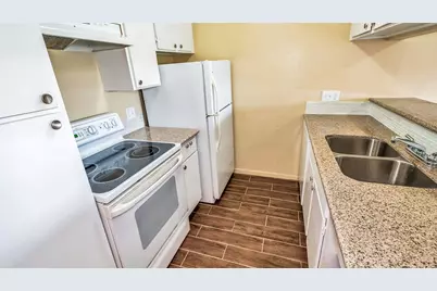 3035 Walnut Bend Lane #35, Houston, TX 77042 - Photo 12