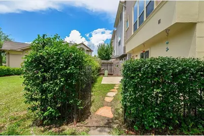 3316 Clearview Circle, Houston, TX 77025 - Photo 18