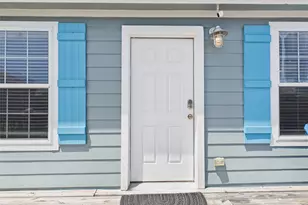 905 Meynig Dr, Crystal Beach, TX 77650 - Photo 4