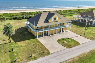 680 Villa Dr, Crystal Beach, TX 77650 - Photo 2