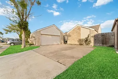 7107 Plaza Del Sol Drive, Houston, TX 77083 - Photo 2