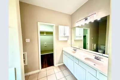 107 W Spindle Tree Circle, The Woodlands, TX 77382 - Photo 12