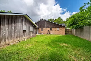 1219 Park Ln, Texas City, TX 77590 - Photo 2