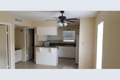 2017 W Sidnor Street #4, Alvin, TX 77511 - Photo 12