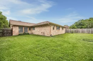 2011 Victoria Ct, League City, TX 77573 - Photo 2