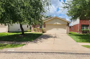 2010 Declaration Dr, Missouri City, TX 77459 - Photo 2