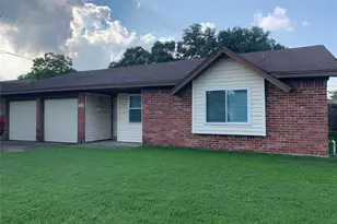1110 E Rutgers Ln, Deer Park, TX 77536 - Photo 1