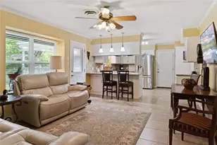 1301 Plantation Dr, Dickinson, TX 77539 - Photo 10