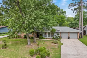 1301 Plantation Dr, Dickinson, TX 77539 - Photo 2