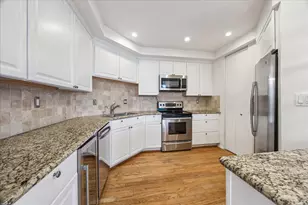 21 Briar Hollow Ln, Houston, TX 77027 - Photo 8