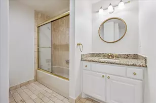 21 Briar Hollow Ln, Houston, TX 77027 - Photo 6