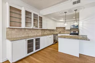 21 Briar Hollow Ln, Houston, TX 77027 - Photo 8