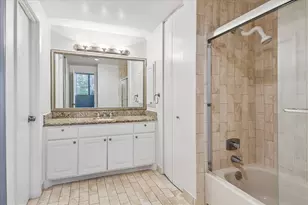 21 Briar Hollow Ln, Houston, TX 77027 - Photo 18