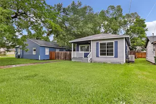 2605 Cornell St, Liberty, TX 77575 - Photo 2