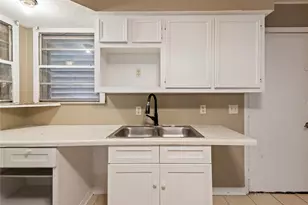 1014 48th St, Galveston, TX 77550 - Photo 14