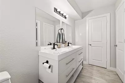 9110 Vickijohn Drive, Houston, TX 77031 - Photo 14