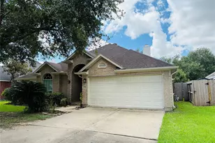 103 Greenridge Cir, League City, TX 77573 - Photo 2
