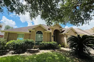 103 Greenridge Cir, League City, TX 77573 - Photo 1
