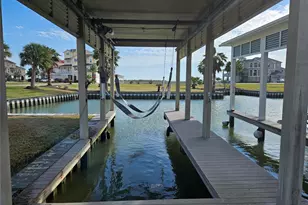 15 Half Moon, Hitchcock, TX 77563 - Photo 1