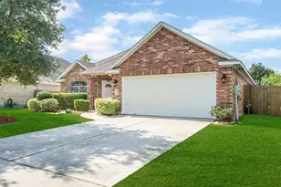 405 Magnolia Estates Dr, League City, TX 77573 - Photo 2