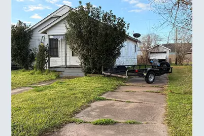 1127 W 4th Street, Freeport, TX 77541 - Photo 2