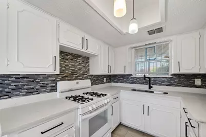 4511 Bayou Vista Drive, Houston, TX 77091 - Photo 14